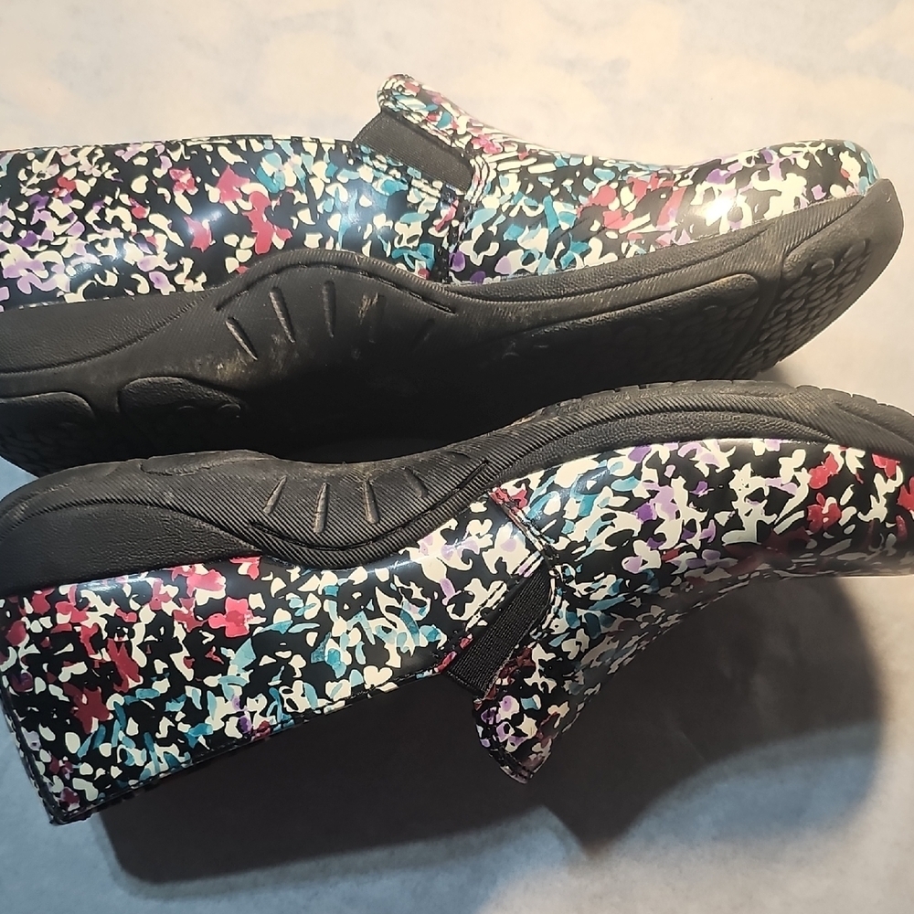 Easy Spirit Black and White Flats - Picture 3 of 8